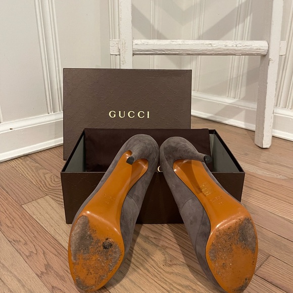 Gucci Suede Pumps w box. Very good condition other than wear on the outsole. - Picture 8 of 8